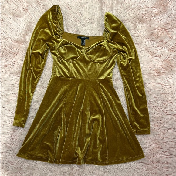 Forever 21 Dresses & Skirts - Velvet Puff Sleeve Mini Dress – Size Small